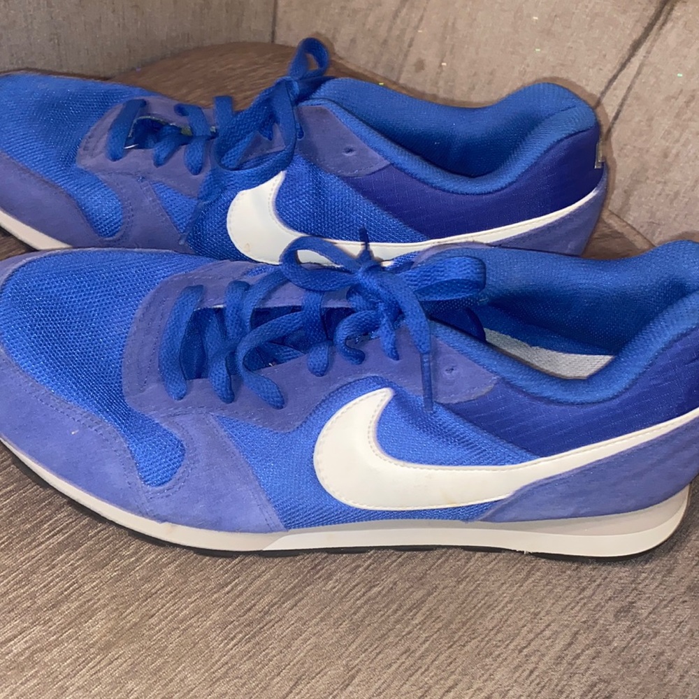 Nike tennis shoes